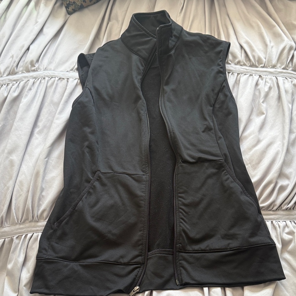 Cherokee workwear Black Sleeveless Zip-Up Vest/scrub top vest